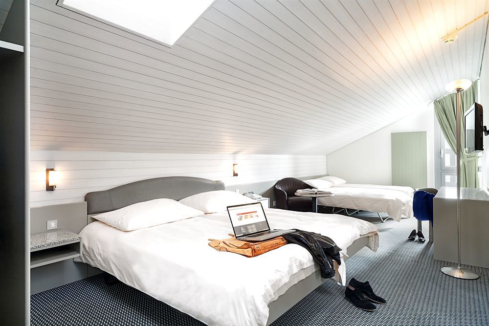 Hotel Fly Away Kloten Exterior photo