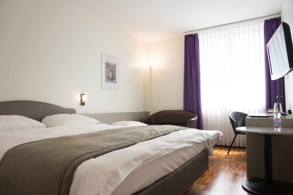 Hotel Fly Away Kloten Exterior photo