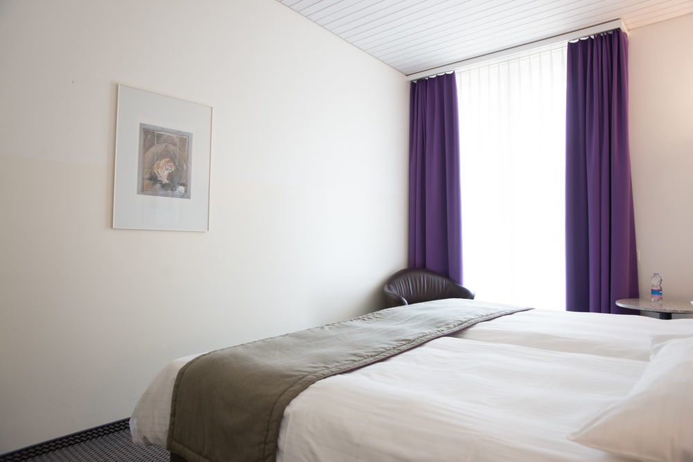 Hotel Fly Away Kloten Exterior photo
