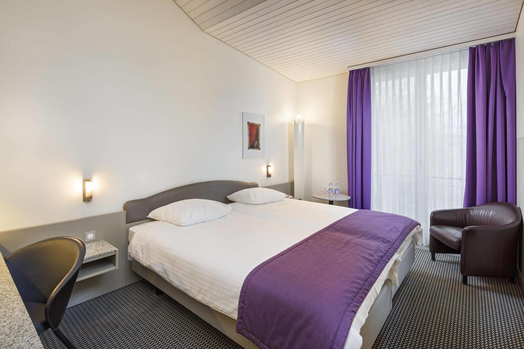 Hotel Fly Away Kloten Exterior photo